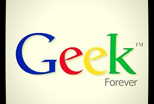 "Geek forever" inscrit sur un écran.